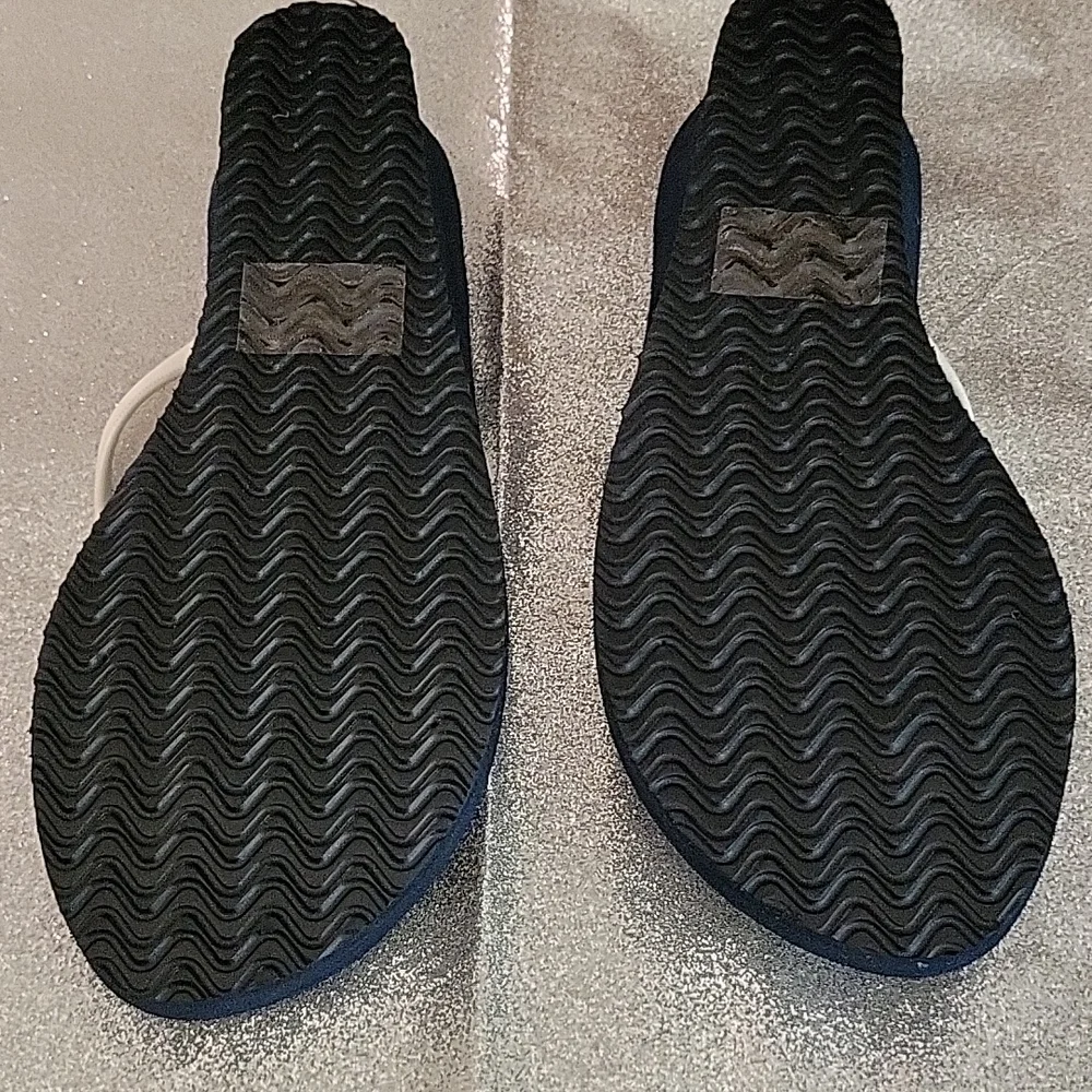 Tommy Bahama Size 10 Navy Flip Flops - Picture 5 of 6